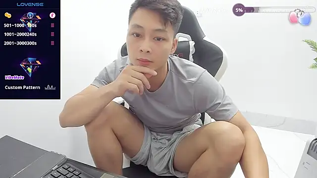 Naughty___asian 在線直播表演