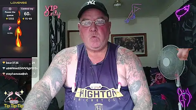 KINKYBLUEYES69 网络视讯表演