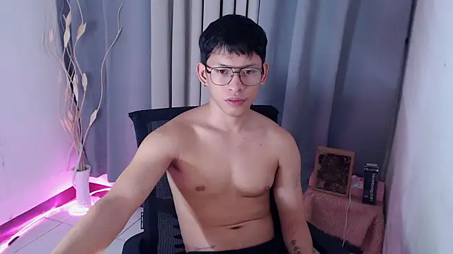 pinkcock_froi2305's Webcam Show