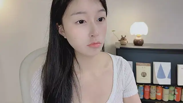 Onechestnut Adlı Modelin Canlı XXX Sohbeti