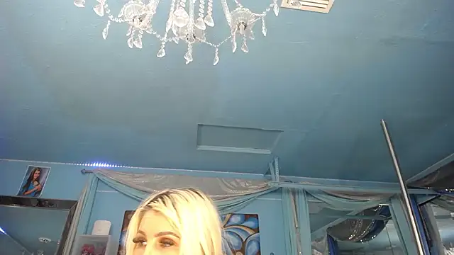 ADRIANNA_FOX Chat XXX in diretta