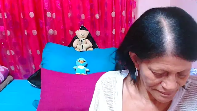 Chat +18 de SLUTTYROXY ao vivo