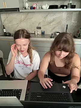 Nura_n_Sarah 웹캠 쇼