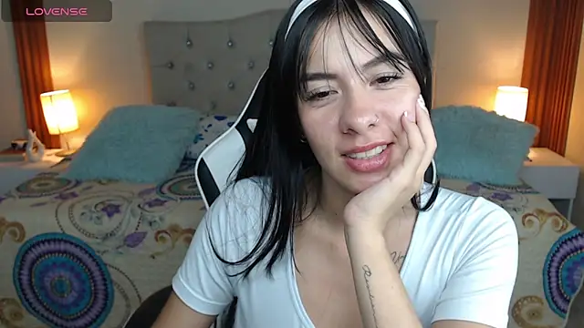 แชท XXX สดของ emiily_skinny