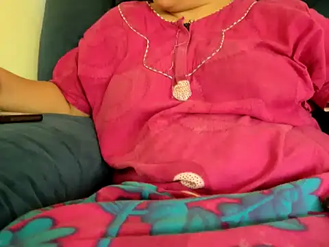 TamilDreamgirl08のライブXXXチャット