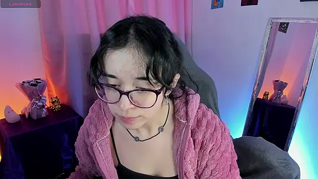 Chat +18 de indra_cam ao vivo