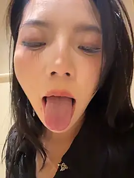 kara-tt élő XXX-chatje