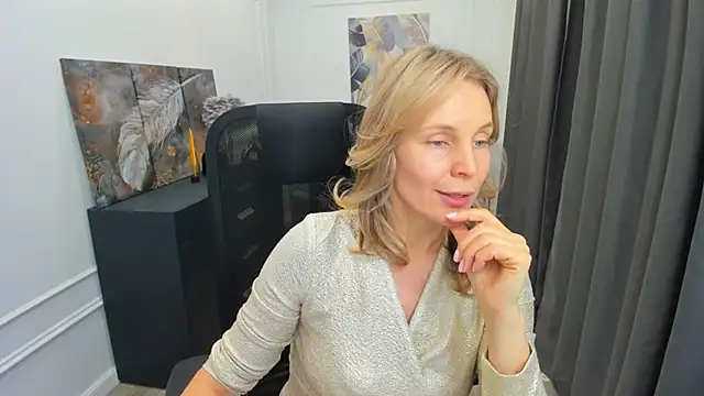 Sinty_Devis Adlı Modelin Canlı XXX Sohbeti