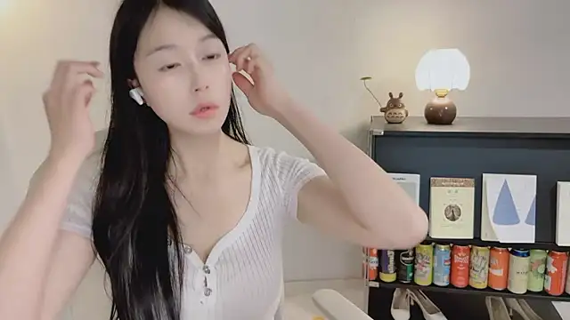 Onechestnut élő XXX-chatje