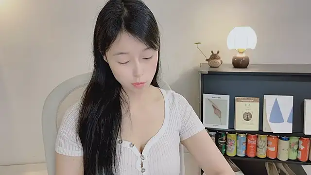 Onechestnut Adlı Modelin Canlı XXX Sohbeti