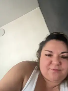 Chat +18 de MikyVesela ao vivo