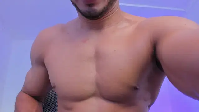 Adonys_Lewis_ Adlı Modelin Web Kamerası Şovu