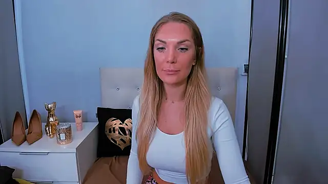 AulloraHoney's Live XXX Chat