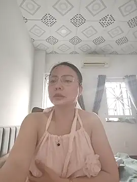 Famrita 现场XXX聊天