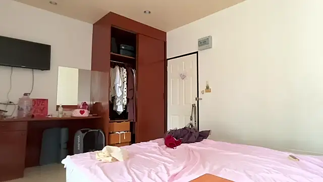 kamila_18_french's Webcam Show