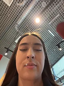 Holly_Play Adlı Modelin Canlı XXX Sohbeti