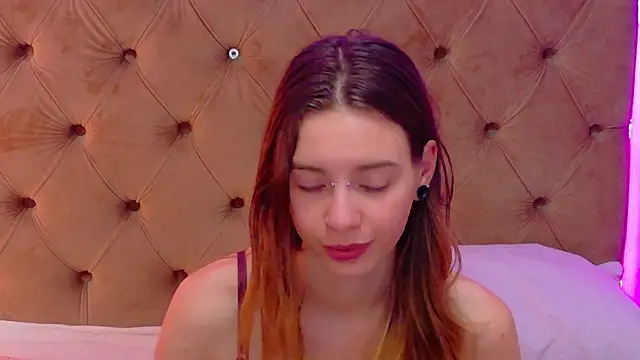 CoraVexのライブXXXチャット