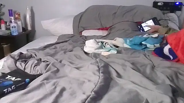 deepinnnnn: διαδικτυακό σόου στην κάμερα