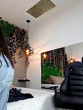 AuroraBon 即時 XXX 聊天