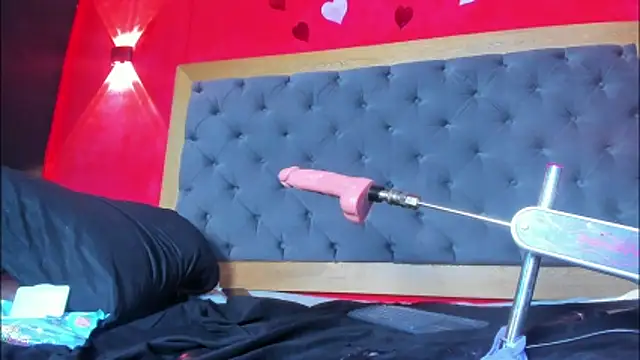 YayaHilton Chat XXX live