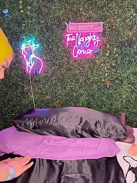 RenaThickAss Show in webcam