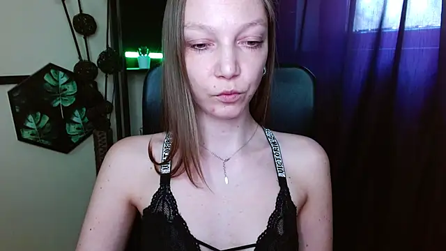 Živý XXX chat EmillyPlay