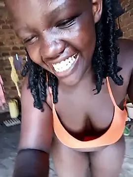 holygrail001: διαδικτυακό σόου στην κάμερα