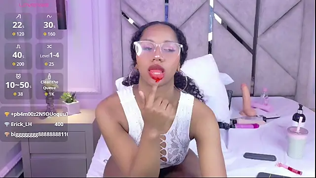 Chloe-Rose- 现场XXX聊天