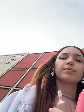 DollyTall's Live XXX Chat