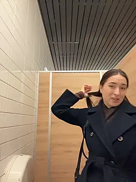 Holly_Play 即時 XXX 聊天