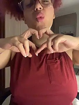 Chat +18 de Leyah__ ao vivo