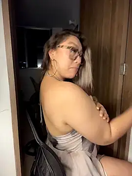 Im_sophiie 现场XXX聊天