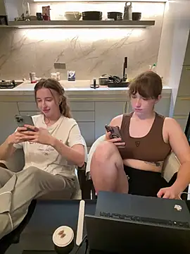 Nura_n_Sarah Webcam show