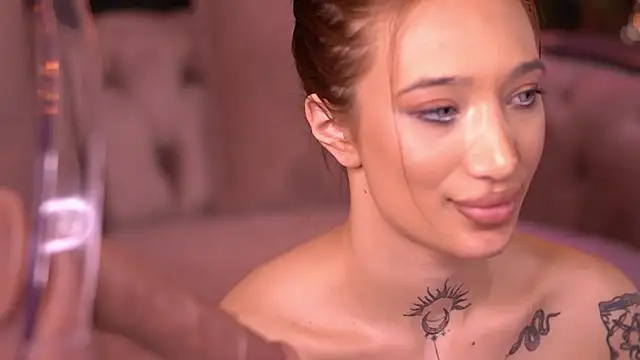 SiennaJayden Adlı Modelin Canlı XXX Sohbeti