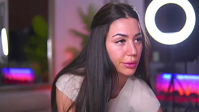 Abbela_White Adlı Modelin Canlı XXX Sohbeti