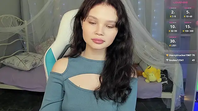 EmilyChavesのライブXXXチャット