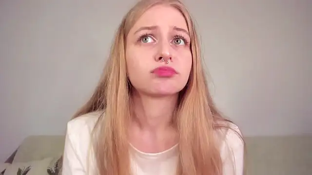 Chatroom XXX en direct de MiaMews