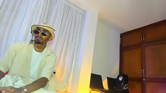 Rpoolrboy Show in webcam