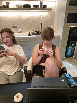 Nura_n_Sarah – Live XXX-chat