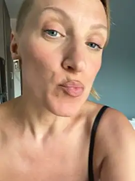 UmaTruewoman's Live XXX Chat