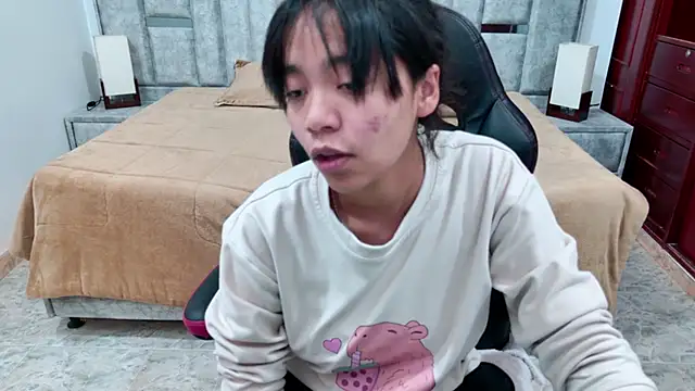 XXX chat uživo modela laureentt_