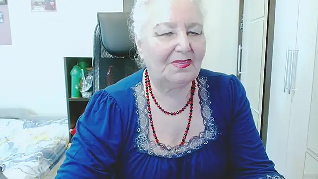 GrannyAlisa Chat XXX in diretta