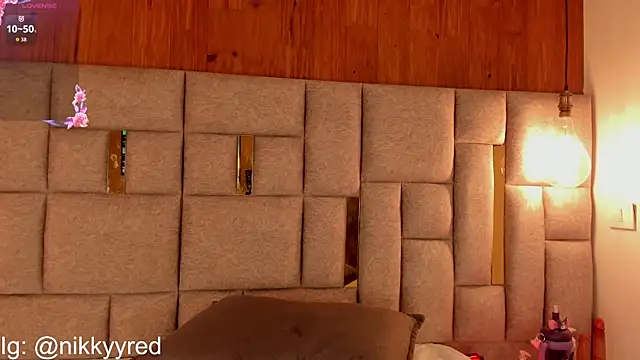 Chat +18 de Nikky_Red_ ao vivo