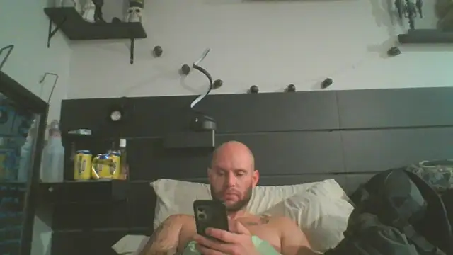 CaptCraker: διαδικτυακό σόου στην κάμερα