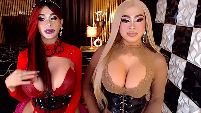 MonstrousCockDivan Webbikameraesitys