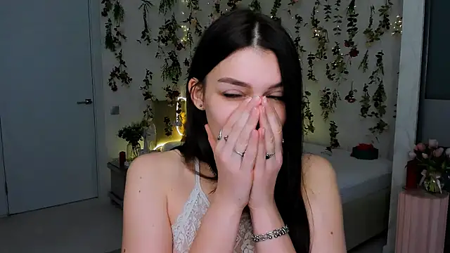 ContinentOfTranquility's Live XXX Chat