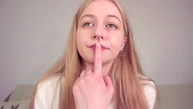 MiaMews' Live XXX Chat