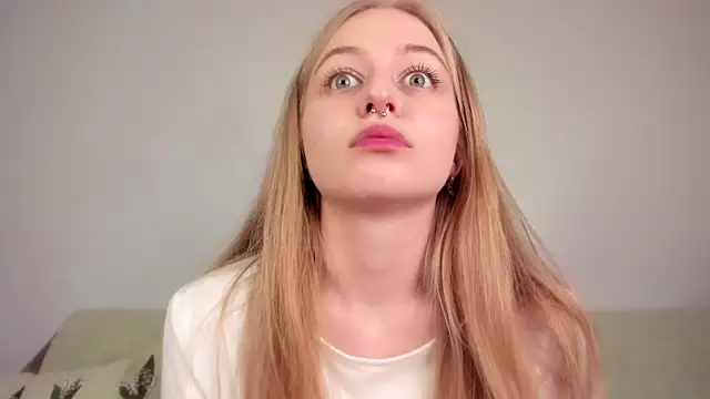 MiaMews' Live XXX Chat