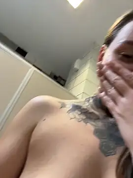 Chat +18 de KishaMur ao vivo