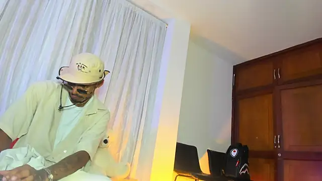 RpoolrboyのライブXXXチャット